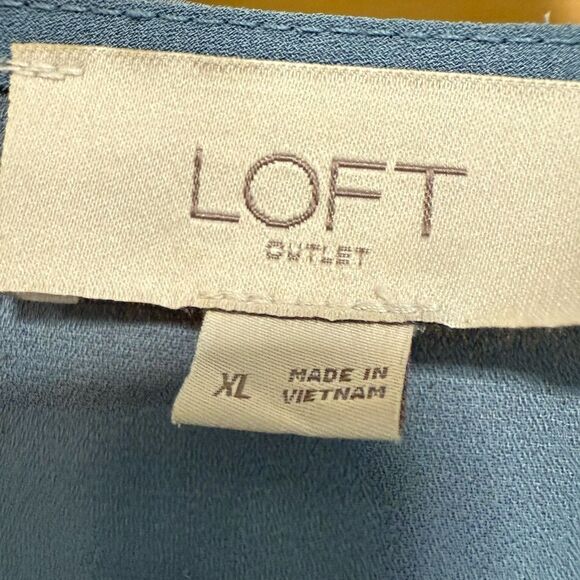 Gorgeous LOFT Blue 3/4 Sleeve Tie Front Blouse - Picture 5 of 7